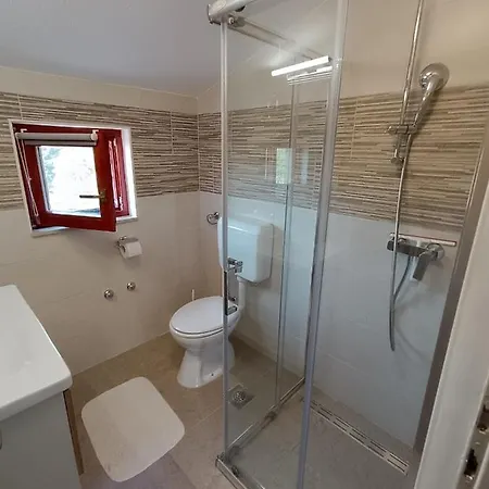 Nyaraló Toket - 6+2 Person Drage
